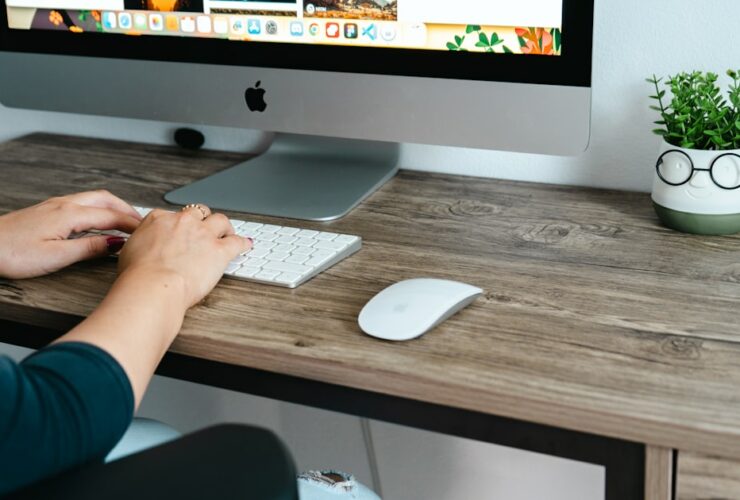 Fiche métier Community Manager en communication digitale détaillée