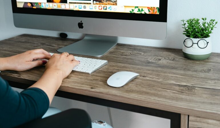 Fiche métier Community Manager en communication digitale détaillée