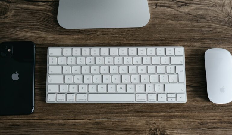 Fiche métier Social Media Manager en communication digitale, études, salaire, évolutions