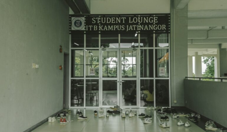 Parents et élèves découvrent Parcoursup lors des journées portes ouvertes du collège