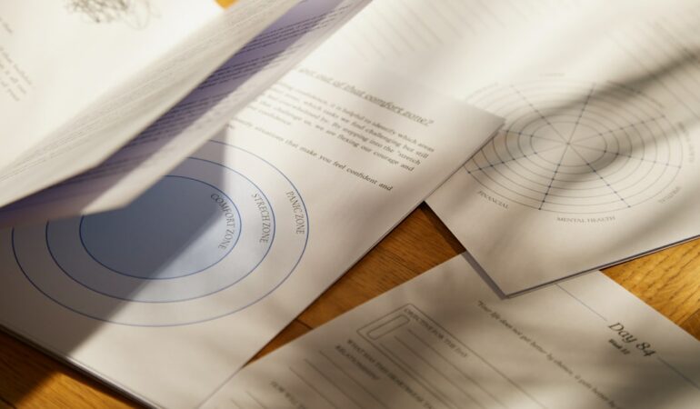 Étudiants infirmiers de Bordeaux discutant des retards de paiement des indemnités de stage