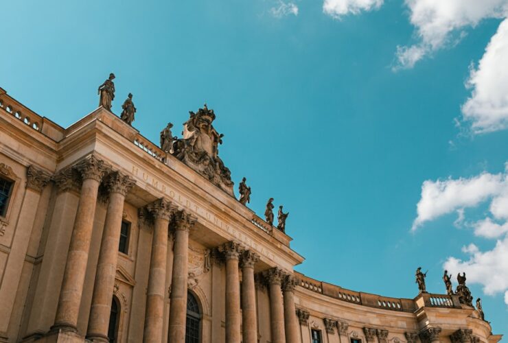 Études à l'étranger : alternatives à Parcoursup pour les étudiants français