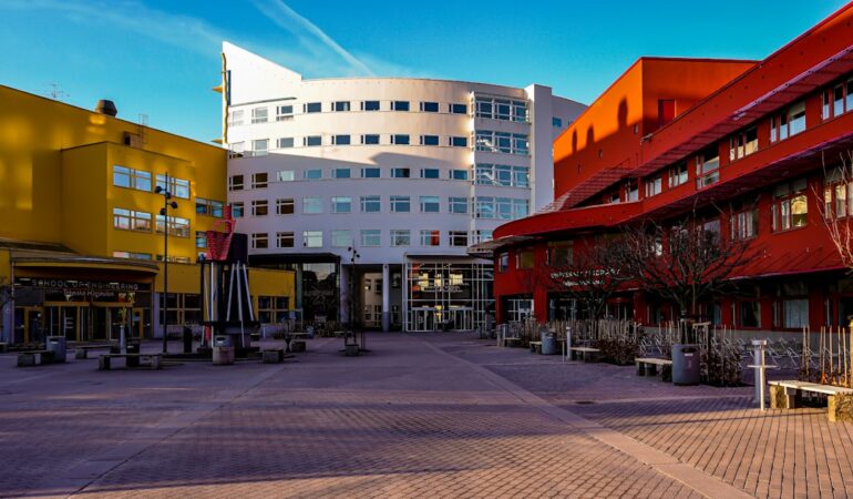 Étudiants d'une école d'ingénieurs à Brest rouvrent leur foyer