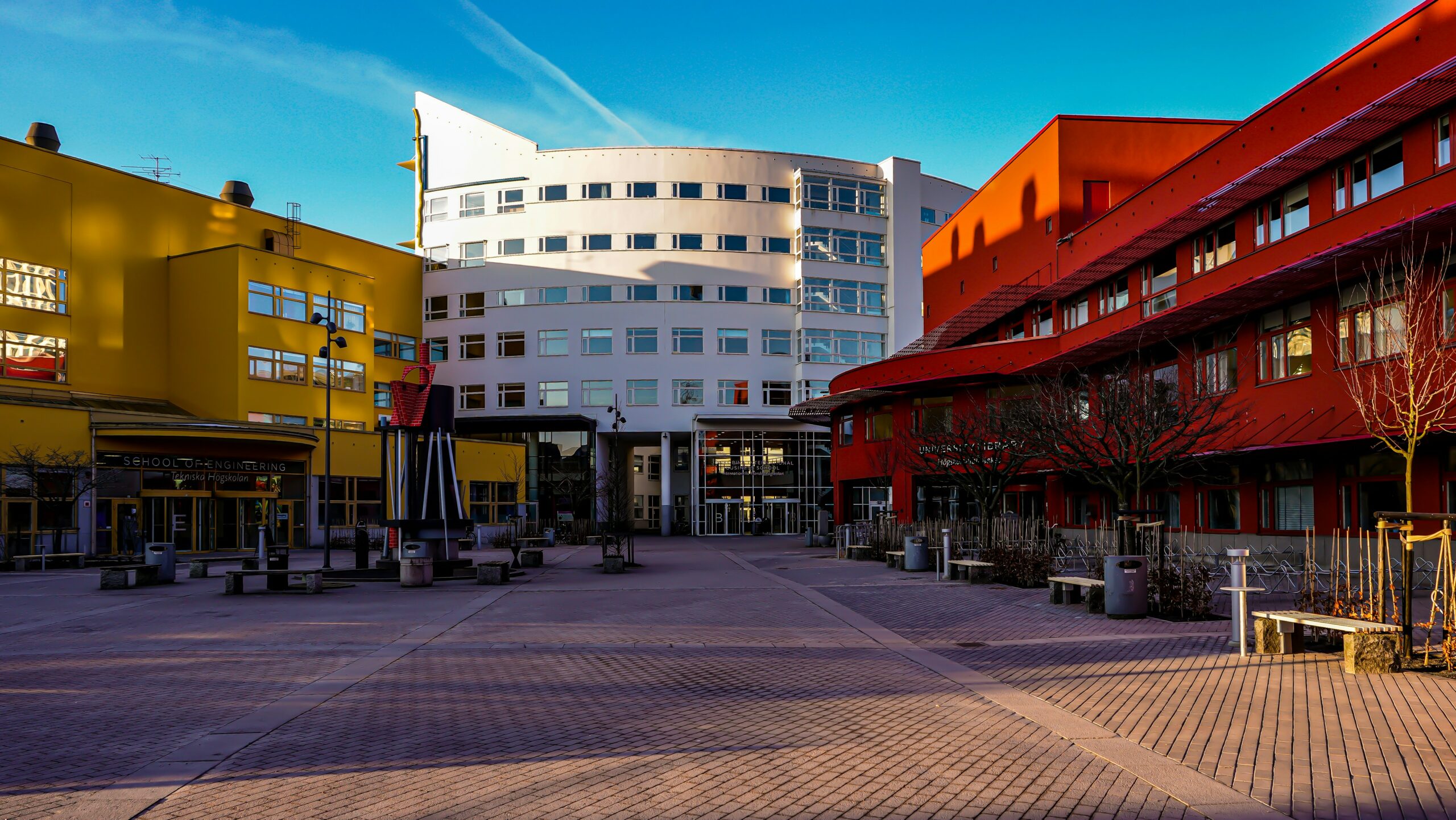 Étudiants d'une école d'ingénieurs à Brest rouvrent leur foyer